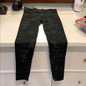 Spanx camo seedless leggings s/p